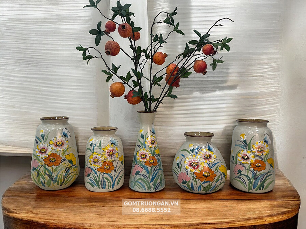 Lọ hoa men tiêu 3D cắm hoa dáng chai vát vẽ tay hoa bươm bướm 2